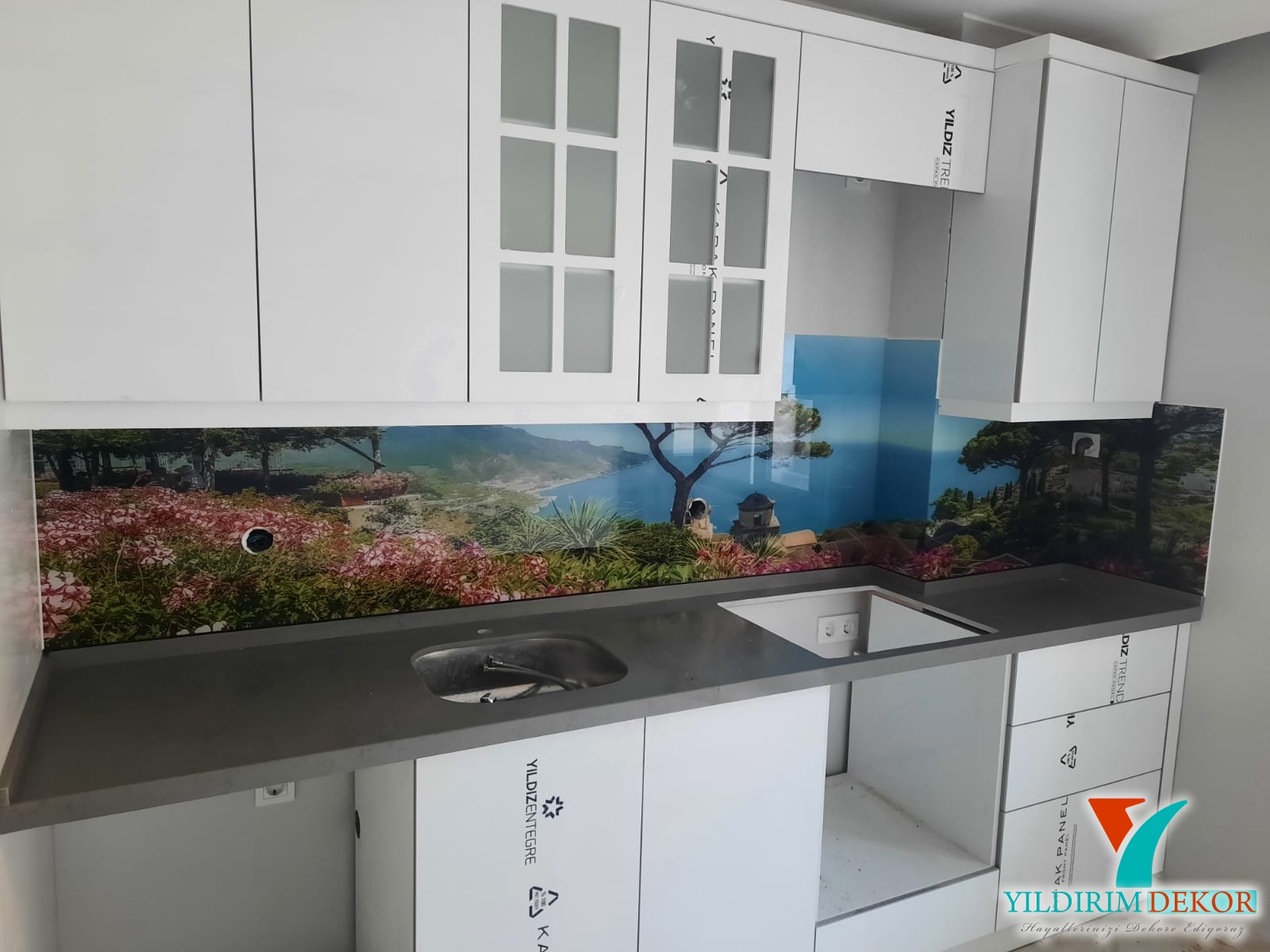 Mutfak tezgah arasý cam panel modelleri 2024